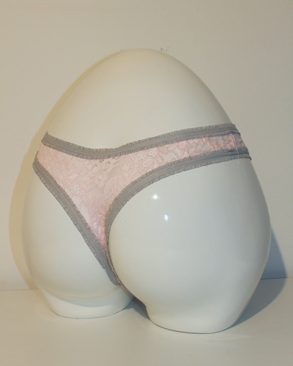 Semihilo de encaje con blondas