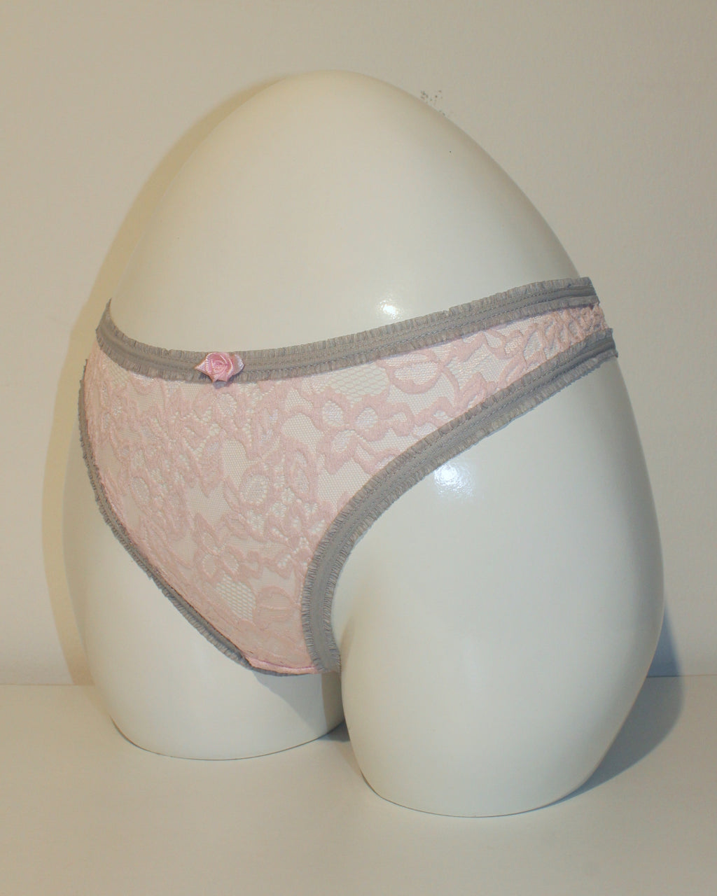 Semihilo de encaje con blondas